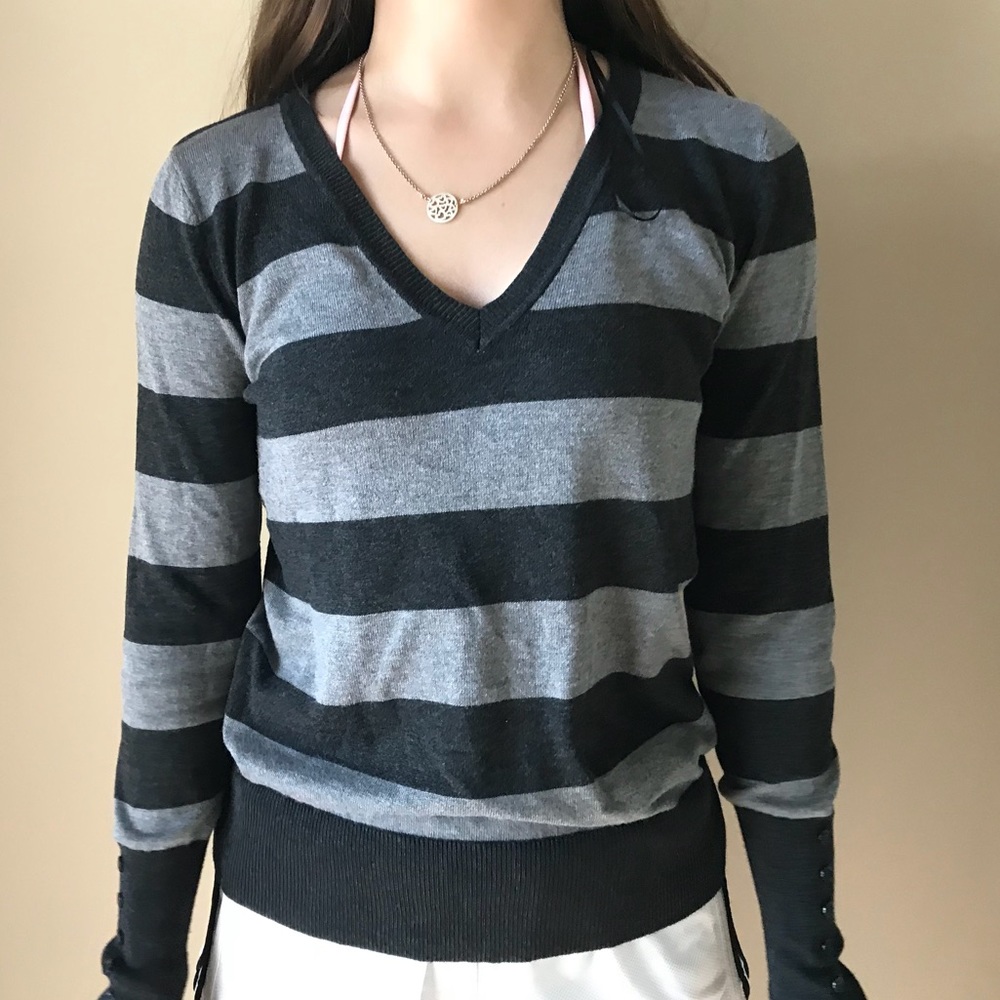 Ambiance L Striped V-neck sweater